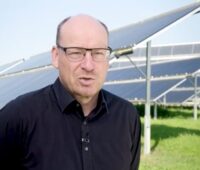 Bene Müller, Co-Vorstand von Solarcomplex. Das Unternehmen plant, realisiert und betreibt solare Nahwärmeanlagen im Süden Baden-Württembergs.