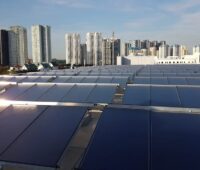 Zu sehen ist eine Solarthermie Anlage für Prozesswärme in Singapur.