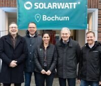 Das Dresdner Solarunternehmen Solarwatt baut in Bochum einen eigenen Handwerksbetrieb auf, der pro Jahr bis zu 1.000 neue Photovoltaik-Anlagen installieren und in Betrieb nehmen soll.