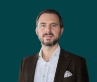 Portrait des neuen Solarwatt-Vertriebsleiters Fermin Bustamante.