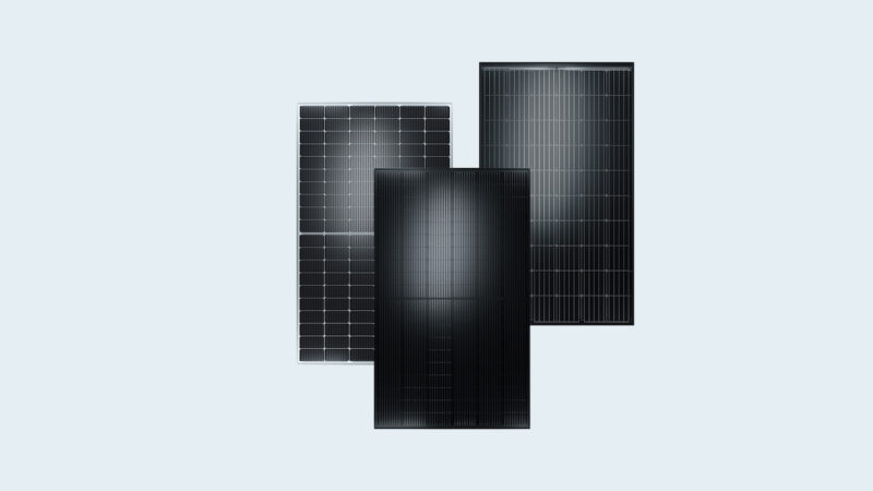 drei Photovoltaik-Module von Solarwatt