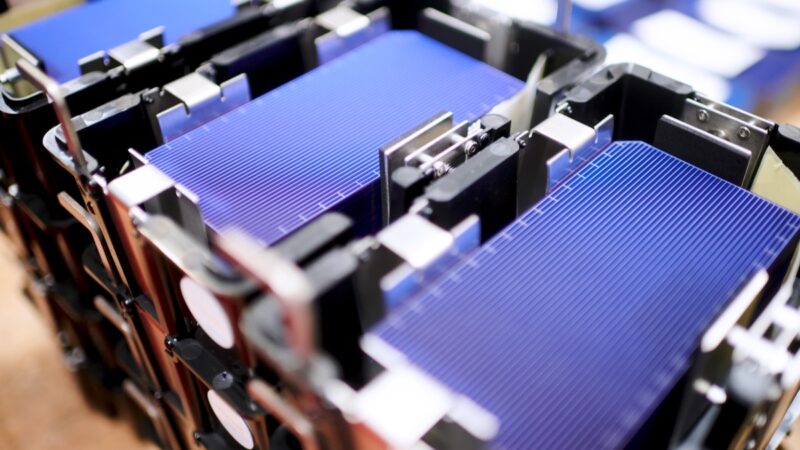 Solarzellen in der Fabrik von Meyer Burger - das Unternehmen kauft Wafer aus Europa