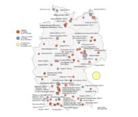 Im Bild eine Deutschlandkarte mit den Standorten der Solarthermie-Anlagen in der Fernwärme.