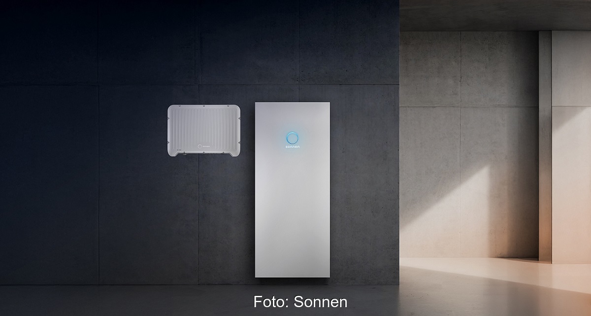 Im Bild die Sonnenbatterie 10 hybrid in einem sterilen Raum.