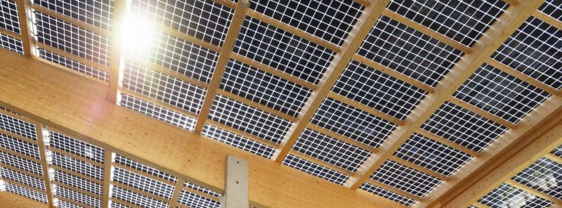 Überdachung aus Doppelglas-Photovoltaik-Modulen