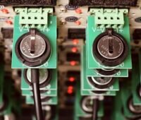 Zu sehen ist eine Lithium-Batterie, die durch die Kohlenstoff-Nanomembran eine gesteigerte Lebensdauer aufweist.