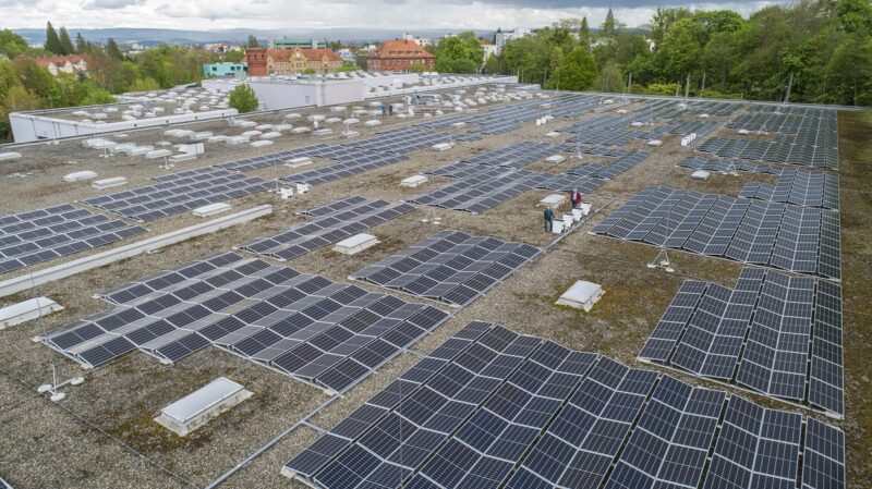 Die Städtischen Werke in Kassel haben den Photovoltaik-Spezialisten Enviria für die Umsetzung großer und anspruchsvoller PV-Projekte als Partner gewonnen.