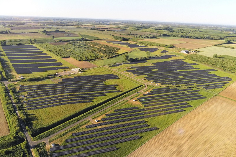 Zu sehen ist einer der Photovoltaik-Solarparks von Steag Solar Energy Solutions in Ungarn.
