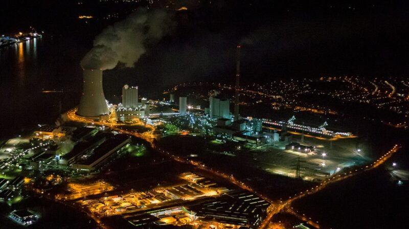 Zu sehen ist der Steag-Standort in Duisburg-Walsum. Dort soll Wasserstoff für die Stahlproduktion von Thyssenkrupp Steel hergestellt werden.
