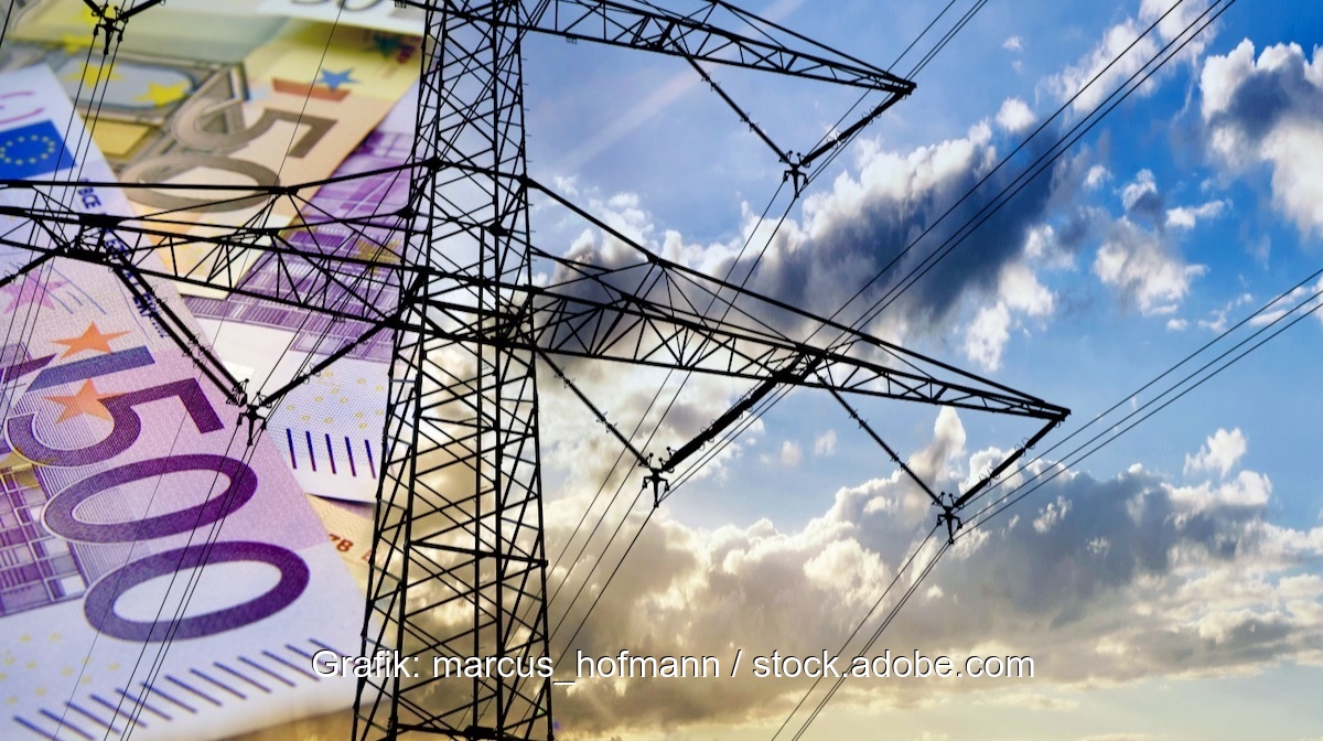 Ein Strommast mit Geldscheinen als Symbolbild