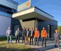 Zu sehen ist ein Gruppenbild für die strategische Partnerschaft für Solarthermie-Großanlagen von Savosolar und CitrinSolar.