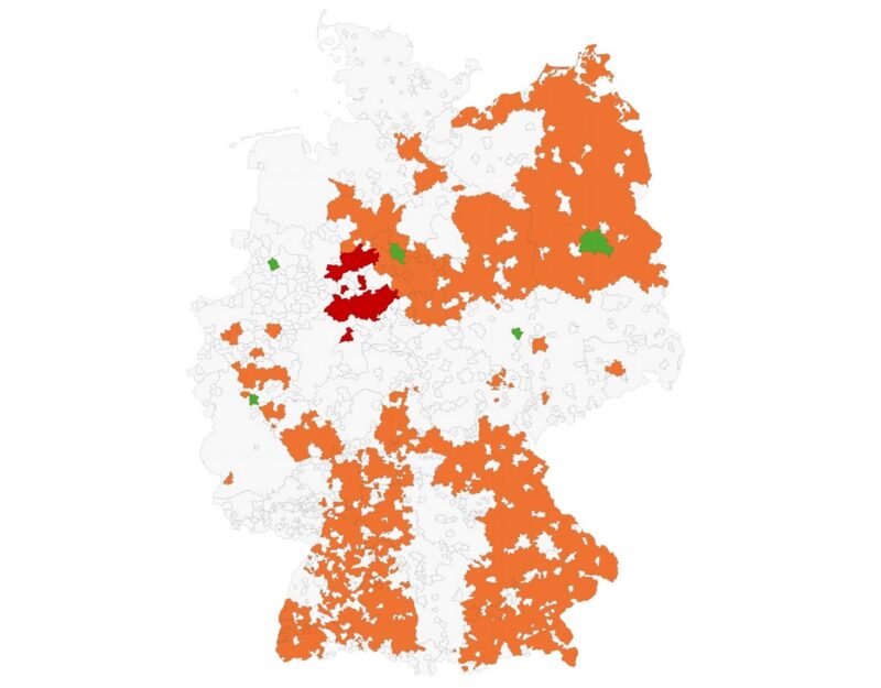 Eine Deutschlandlandkarte zeigt die Bewertung der Verteilnetzbetreiber in ihrem Umgang mit gemeinschaftlicher Solarstromnutzung.