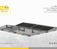 Zu sehen ist das neue Sunballast Ost-West-System EasyWest für Ost-West-Solaranlagen. Text: Seit 2012 die ideale Struktur für PV-Paneele auf Flachdächern