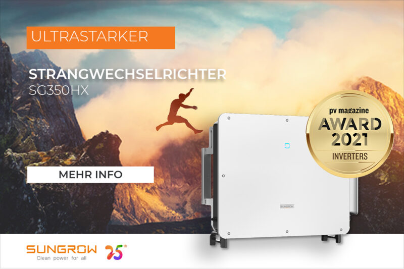 Ein Mann springt von einem kahlen Felsvorsprung auf einen anderen in luftiger Höhe.Sungrow Ultrastarker Strangwechselrichter SG350HX: Mehr Info.