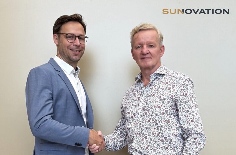 Der langjährige Geschäftsführer von Sunovation Heribert Ley mit seinem Nachfolger Sebastian Clausmeier.