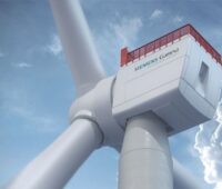 Zu sehen ist die Gondel der SG 14-222 DD, die ab 2024 die weltweit größte Offshore-Windenergieanlage sein soll.