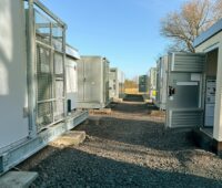 Im Bild der Batteriegroßspeicher BESS Waltershausen von Tauber Energy.
