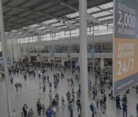 Eingangshalle der Messe München für die Messe TheSmarterE