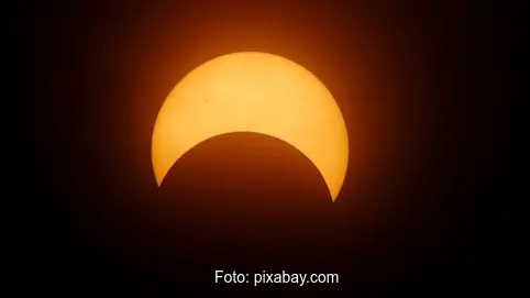 Im Bild eine partielle Sonnenfinsternis, diese senkt die Photovoltaik-Leistung.