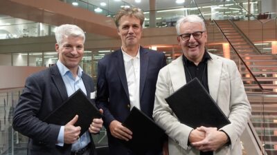 Im Bild Egmont Fröhlich und Herbert Muders die Trianel Energieprojekte Austria leiten und Trianel-Geschäftsführer Sven Becker.