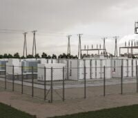 Im Bild Container mit dem Batteriespeicher Elementa 2 von Trina Storage.