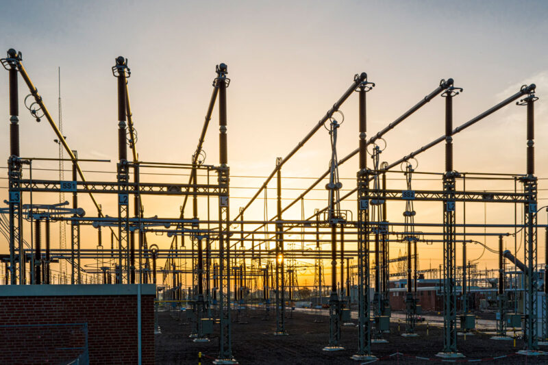 Umspannwerk im Sonnenuntergang