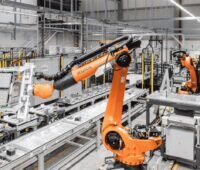 Roboter in einer automatisierten Fabrik