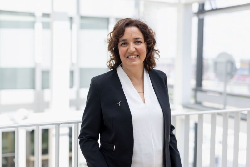 Portrait von Catrin Jung, die das Windenergiegeschäft bei Vattenfall in Deutschland leitet.