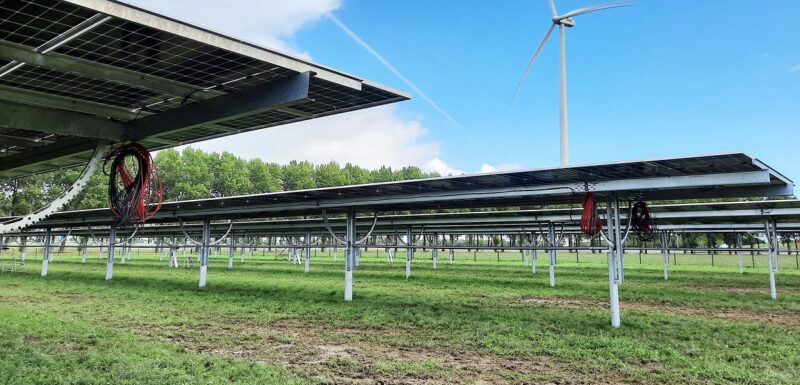 Im Bild ein Agri-PV-Projekt in den Niederlanden, das als Vorbild für Deutschlands größte Agri-PV-Anlage dient.