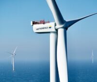 Im Bild ein Offshore-Windpark, die Rotorblätter der Windturbinen könnten zur Ski-Herstellung dienen.
