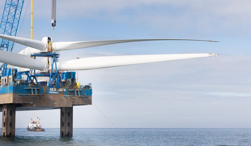 Im Bild der Bau eines Offshore-Windparks von Vattenfall als Symbol für Strompartnerschaften in Form von PPA.
