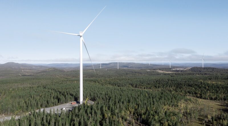 Zu sehen ist das Windkraftwerk Blakliden Fäbodberget von Vattenfall in Nordschweden.
