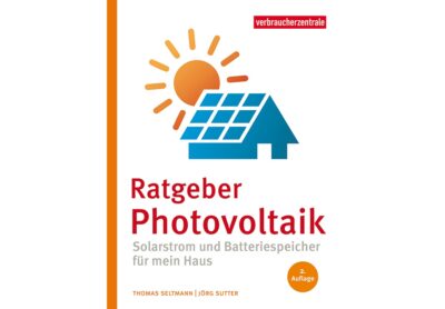 Im Bild das Cover vom Ratgeber Photovoltaik der Verbraucherzentrale