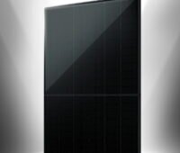 Schwarzes Solarmodul Vertex S+ 450W von Trina.