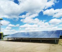 Ein Videosystem überwacht einen Solarpark
