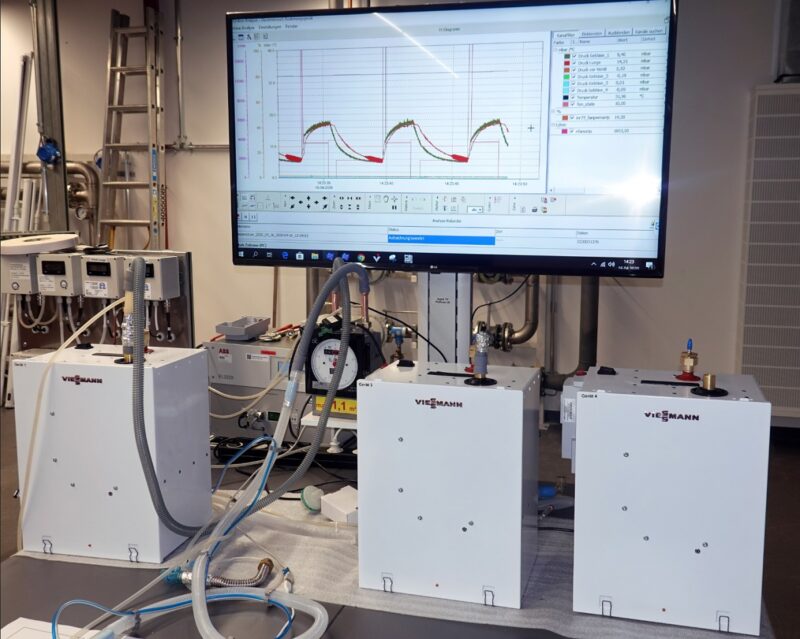 Zu sehen ist das Viessmann Beatmungsgerät in einem Testlabor.