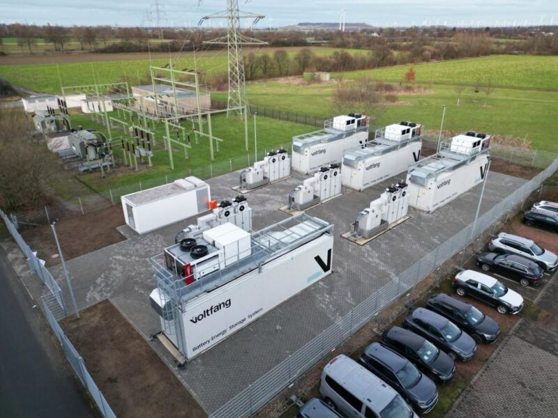 Container von Batteriespeichern im Rheinischen Revier.