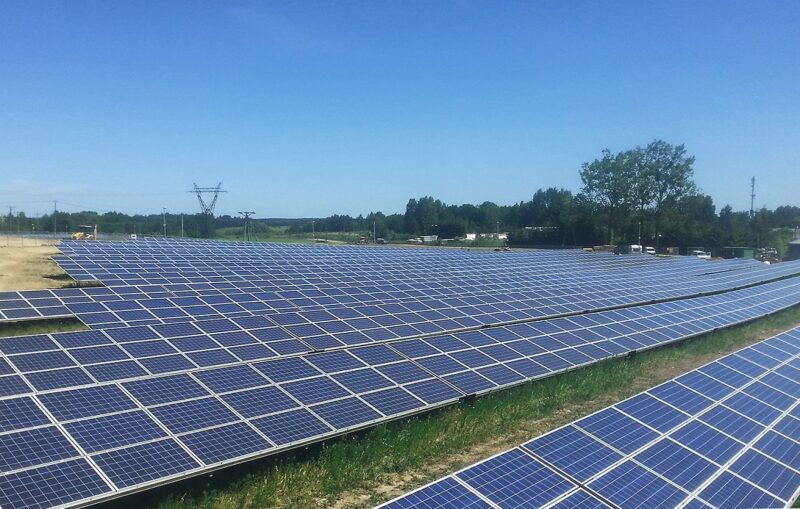Zu sehen ist ein der schon bestehenden Photovoltaik-Großanlagen in Polen.