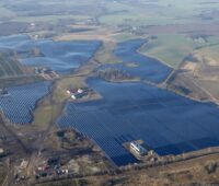 Die weltgrößte Solarthermie Anlage steht im dänischen Silkeborg.