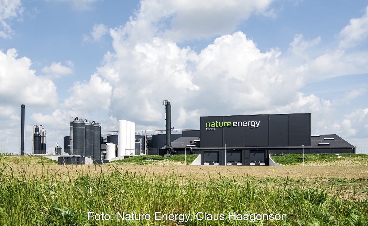 Zu sehen ist eine Biogasaufbereitungsanlage in Korskro, die den neuen Biogasaufbereitungsanlagen in Kvaers und Kong ähneln.