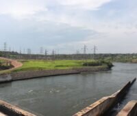 Ein Wasserkraftwerk am aufgestauten Nil