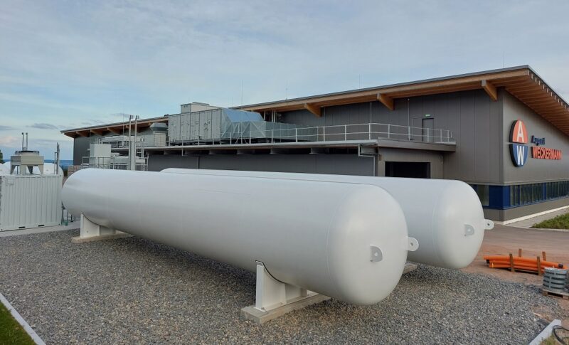 Die Tanks der Wasserstoffanlage von August Weckermann.