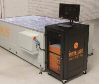 Im Bild der Solarsimulator Sinus-3000 Pro von Wavelabs.