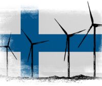 Finnland Flagge mit Windenergie-Anlagen