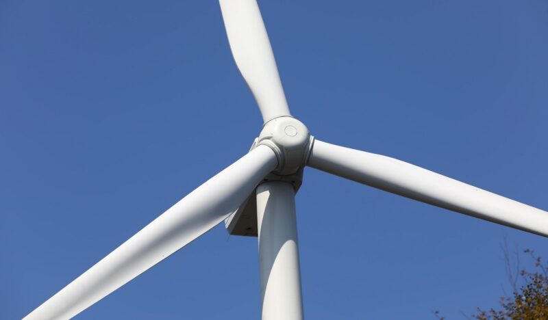 Zu sehen ist eine Windenergie-Anlage von Nordex, wie sie nach Serbien geliefert wird.