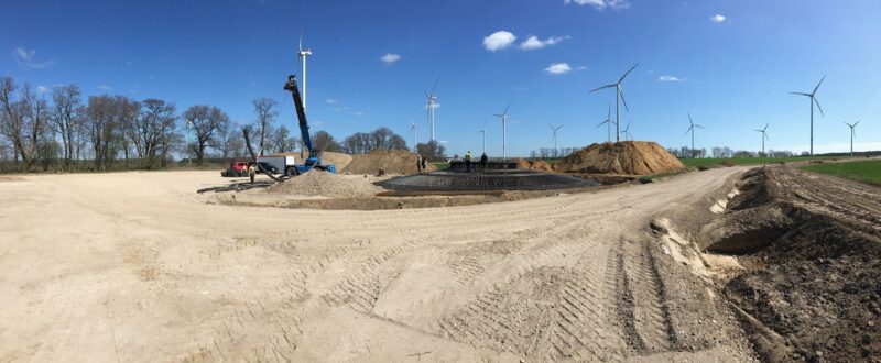 ZU sehen sind die Fundamente für die neuen Windenergie-Anlagen der Berliner Stadtwerke.