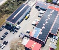 Photovoltaik-Anlage auf den Dächern von Wirth Fenstertechnik.