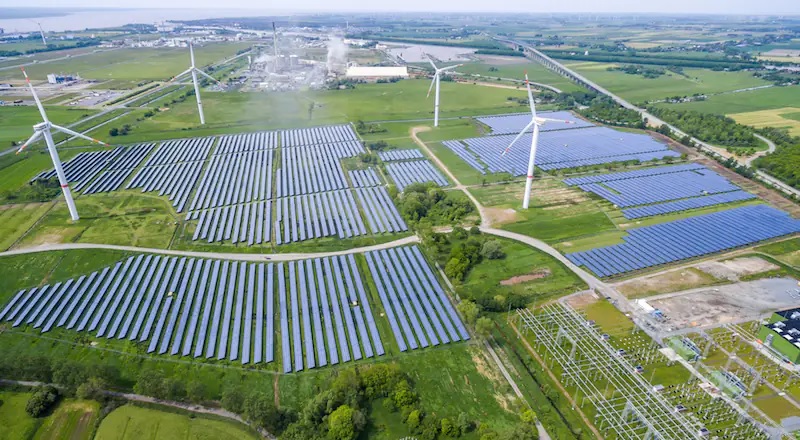Zu sehen ist ein Photovoltaik-Solarpark. Für neue Photovoltaik-Solarparks startet Enene auf Wiwin eine Crowdinvesting-Kampagne.