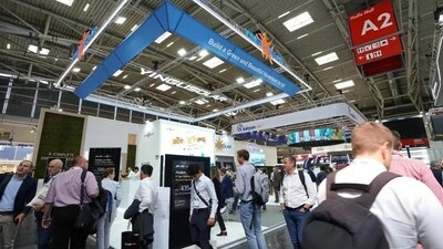 Im Bild der Messestand von Yingli Solar auf der Intersolar, wo das Unternehmen neue Panda Photovoltaik-Module vorgestellt hatte.