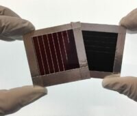 Forscher:innen vom ZSW ist es gelungen, ein Tandem-Solarmodul aus Perowskit und CIGS herzustellen, das einen Wirkungsgrad von mehr als 21 Prozent erreicht.